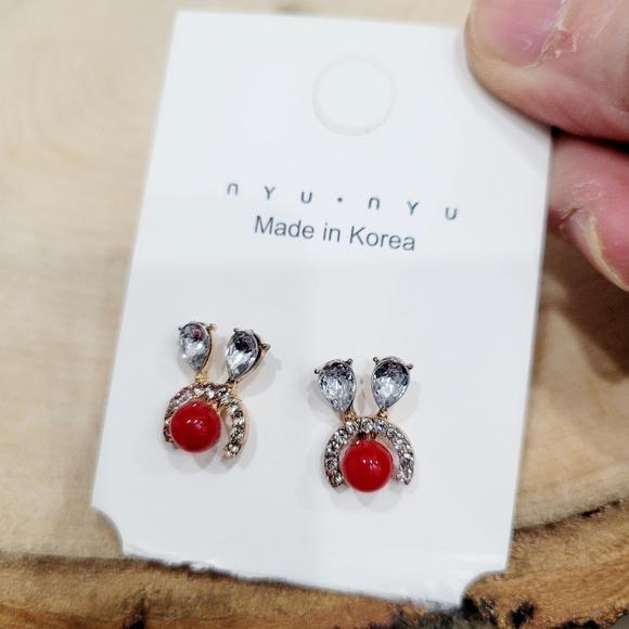 Vintage Jewelry - Brand New Gold Tone Red Stone Rhinestone Stud Earrings